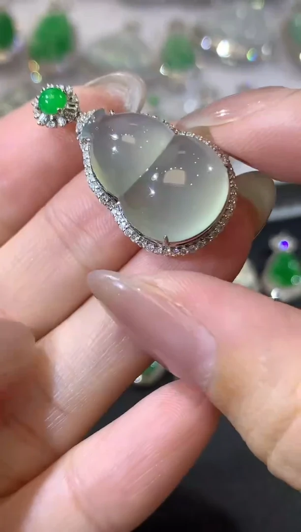 翡翠18K金镶嵌吊坠(不含链)C13