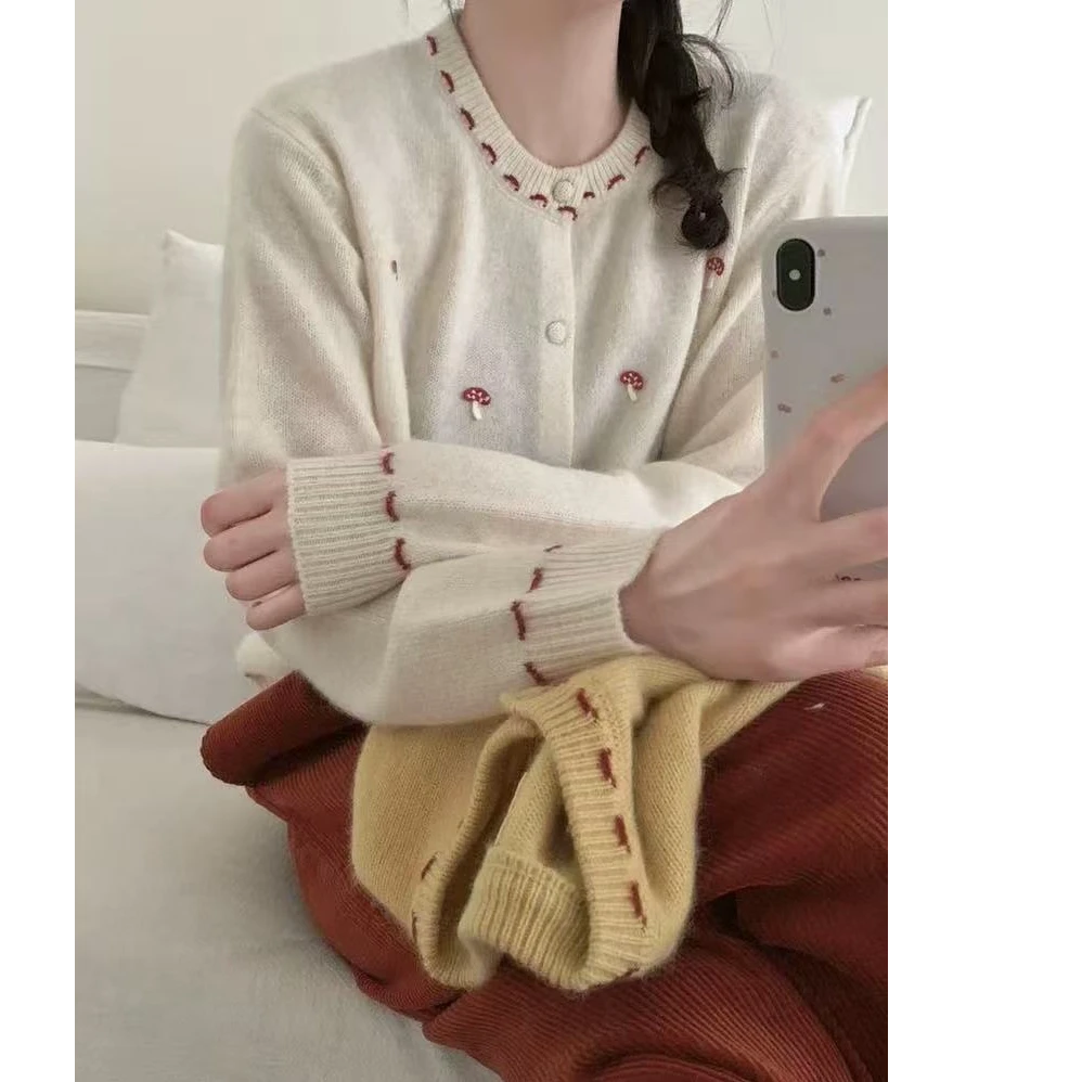 米白色~春秋立体蘑菇刺绣宽松开衫单排扣软糯毛衣圆领针织衫