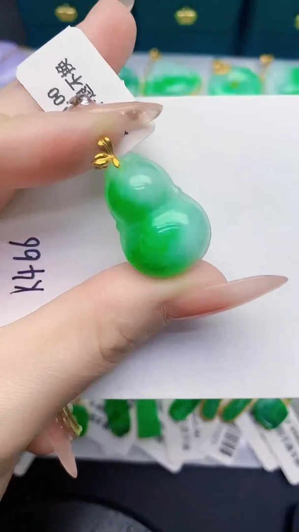 颈饰18K金镶嵌翡翠缅甸天然翡翠A货