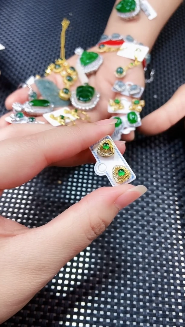 【闪购商品】翡翠耳饰未镶嵌111111111