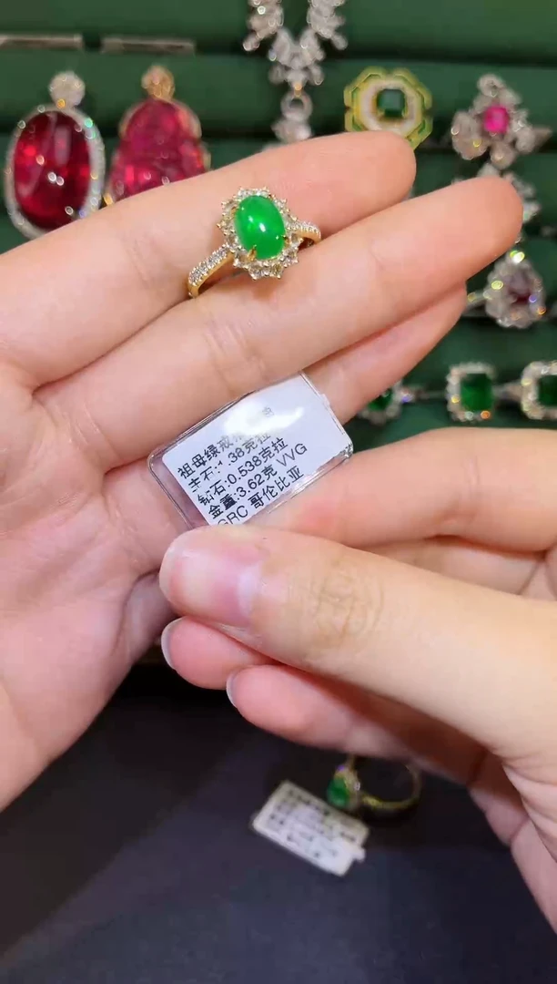 18K金镶嵌戒指祖母绿1.38克拉