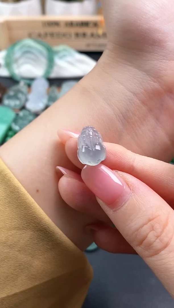 颈饰未镶嵌翡翠逗**孩貔貅