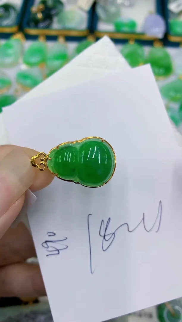 翡翠18K金镶嵌颈饰J**g111111111111