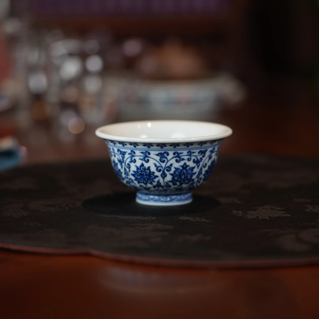 【文堇堂】青花系列 缠枝莲压手杯（满容100cc） 156