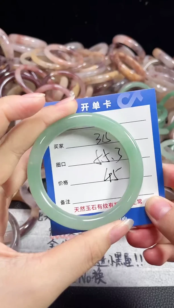 未镶嵌石英质玉手镯315