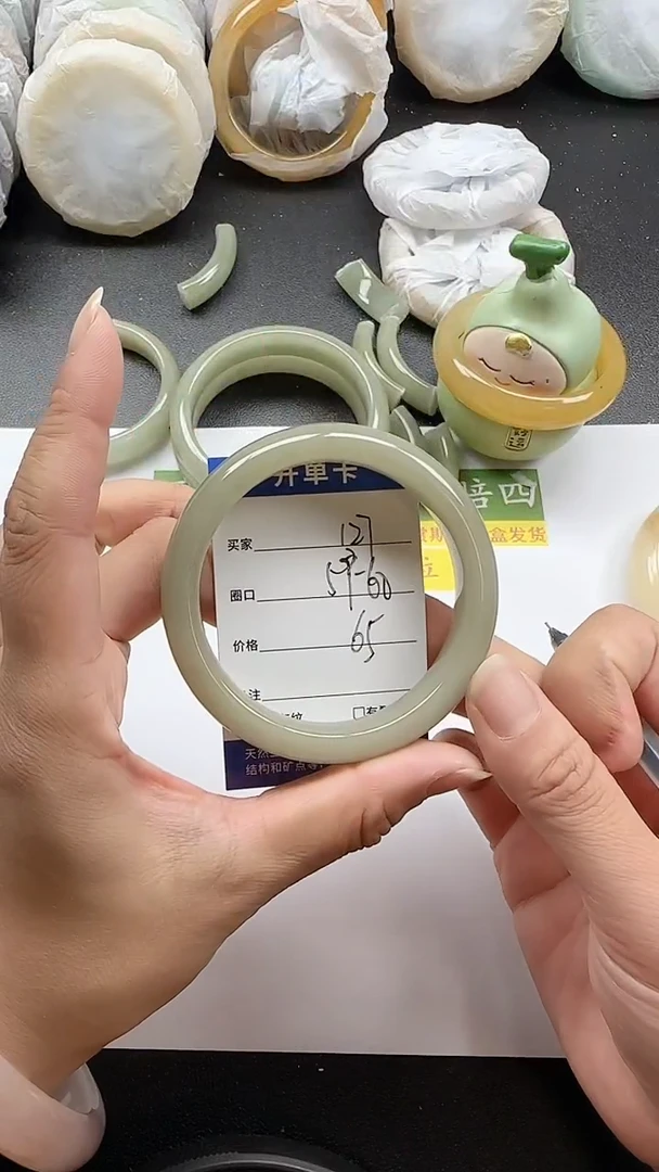 未镶嵌手镯石英质玉127