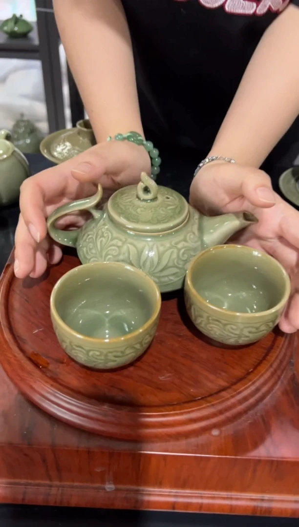 微瑕耀州窑莲纹虚遍壶+2鸡蛋小杯