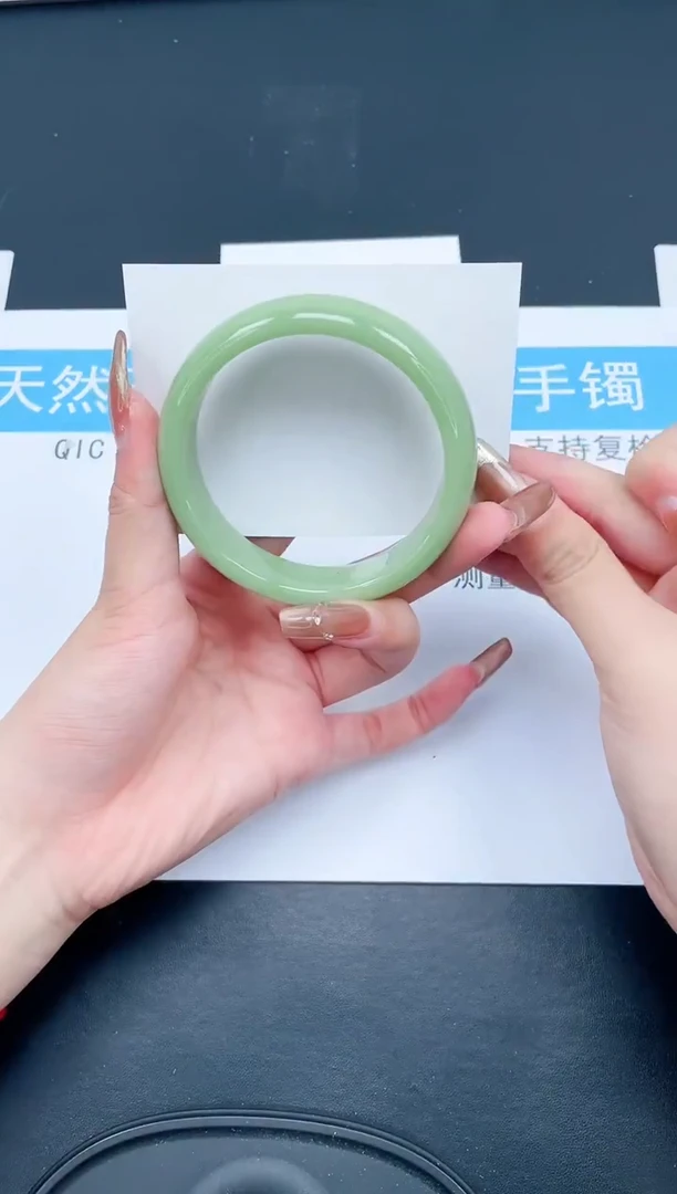 【闪购商品】石英质玉手镯未镶嵌350-61