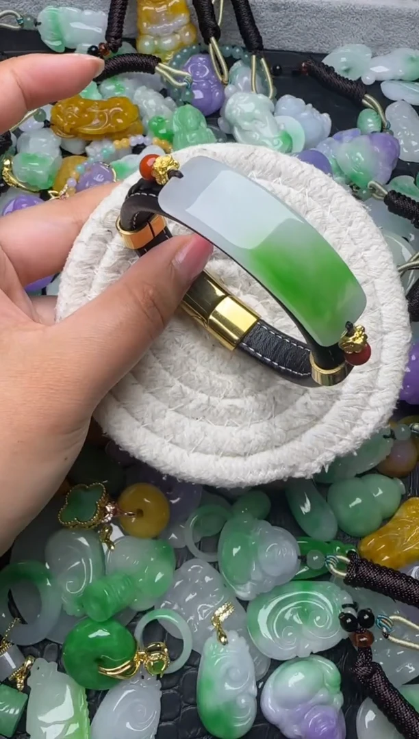 颈饰未镶嵌翡翠缅甸翡翠吊坠