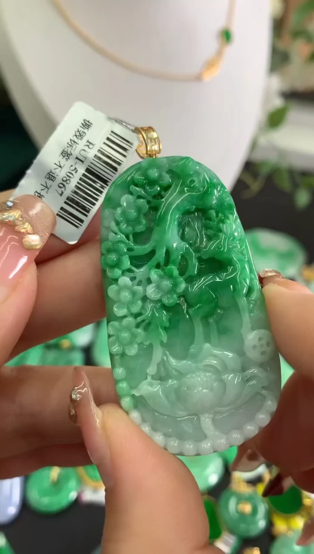 【闪购商品】翡翠吊坠(不含链)18K金镶嵌挂件