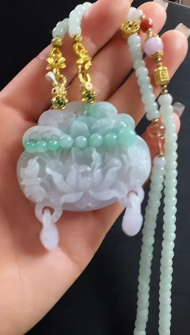 颈饰未镶嵌翡翠如意