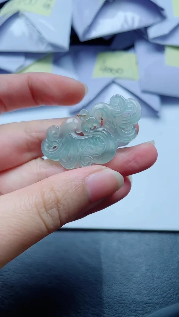 翡翠未镶嵌颈饰