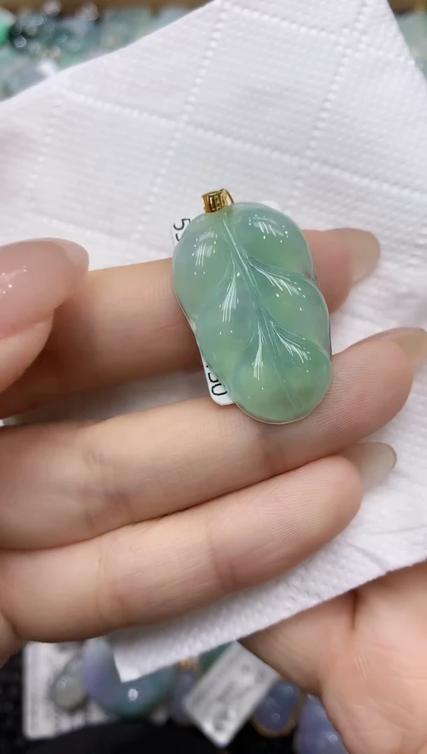 翡翠18K金镶嵌颈饰111111111111