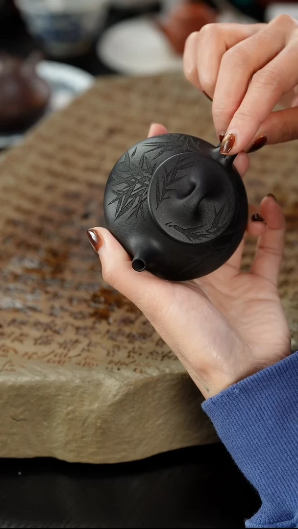 茶壶紫砂陈*灼喜门底槽清捂灰刻绘小景舟