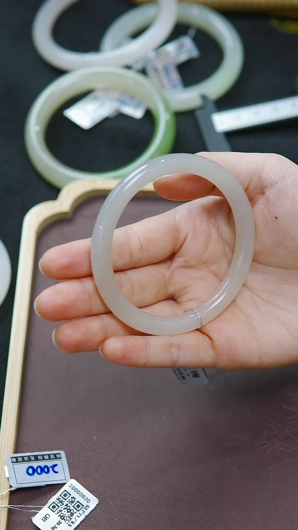 未镶嵌手镯和田玉56.8圈口冰烟紫手镯