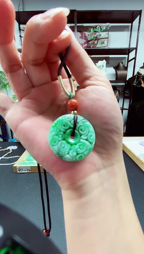 翡翠未镶嵌颈饰翡翠吊坠