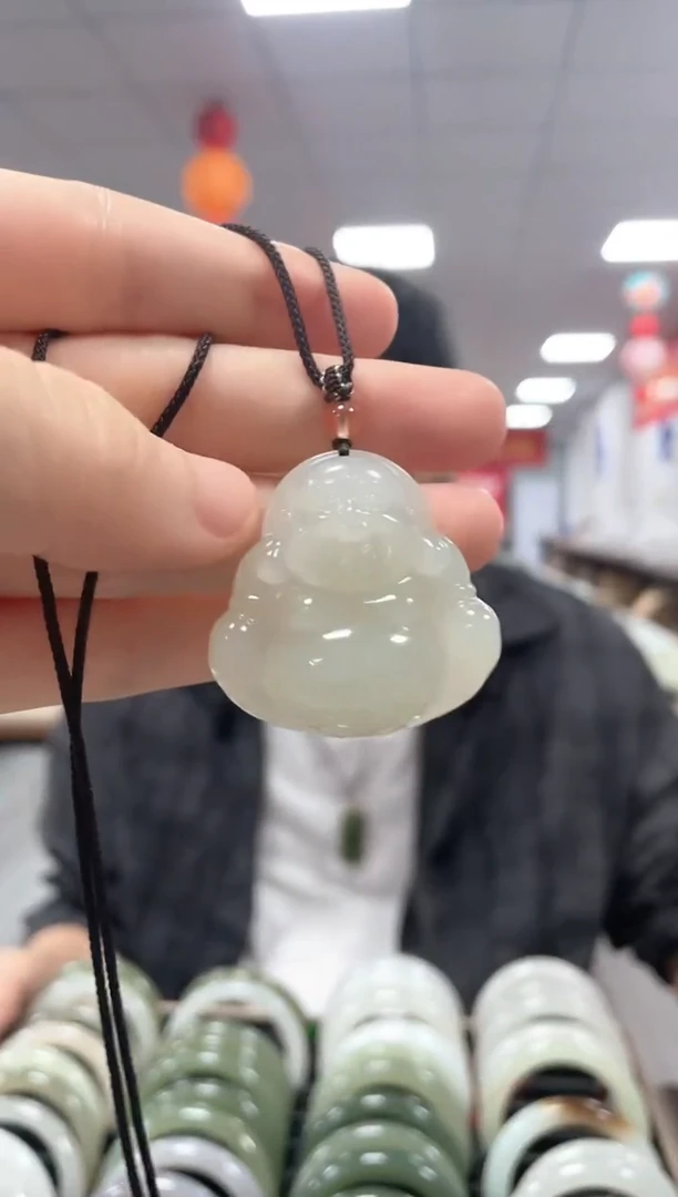 和田玉未镶嵌颈饰佛公挂件一件