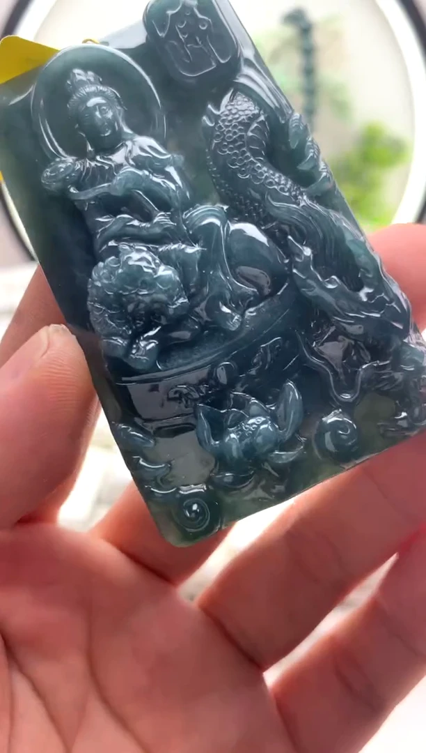 翡翠未镶嵌颈饰文殊