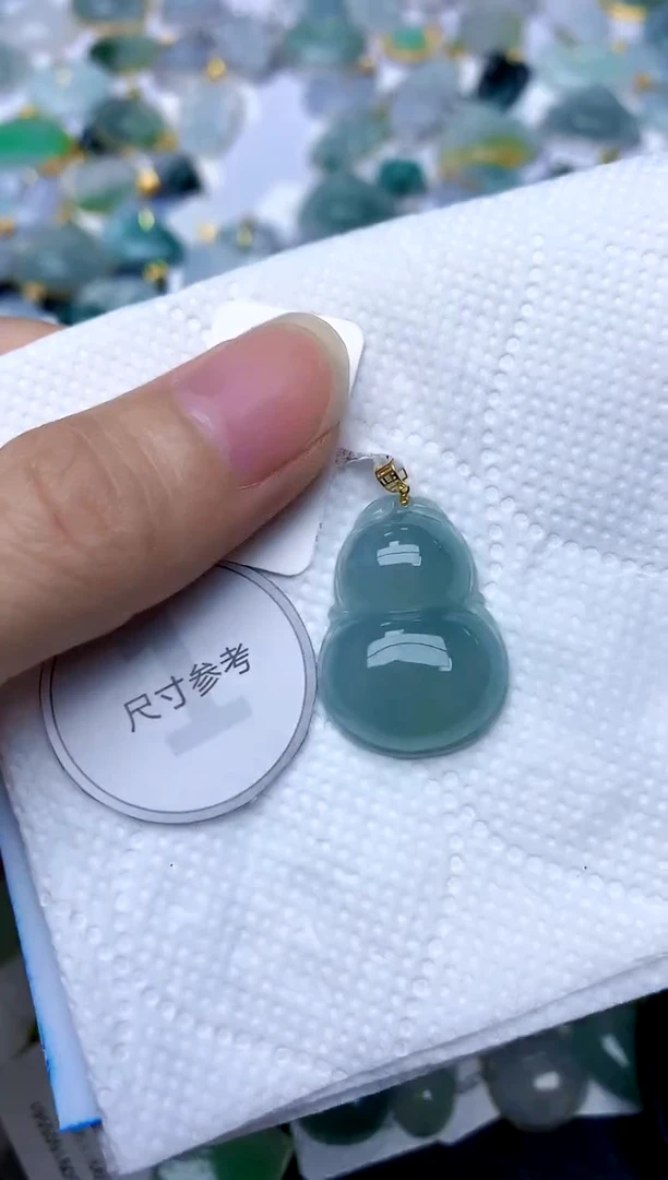 颈饰18K金镶嵌翡翠天然A货翡翠