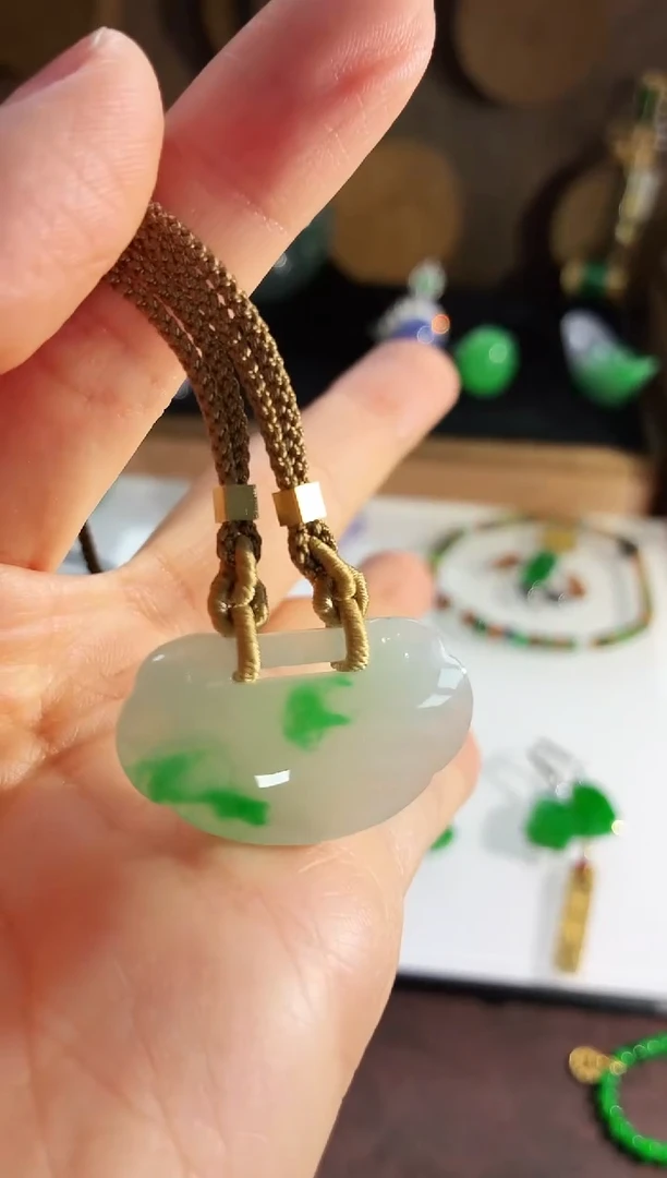 颈饰未镶嵌翡翠吊坠