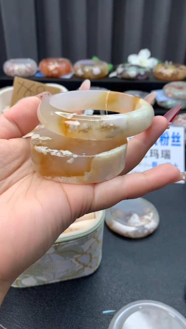 未镶嵌手镯石英质玉（57-58圈口）赠送镯心 无证书