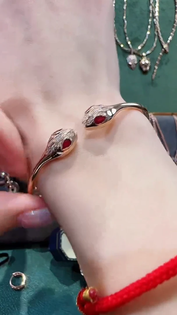 【闪购商品】钻石手镯18K金镶嵌18K金钻石蛇蛇手镯