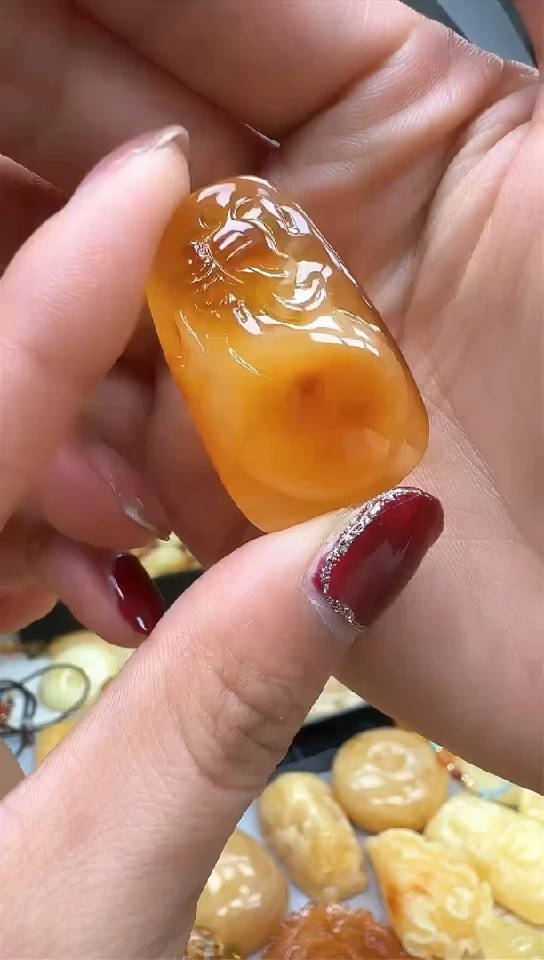 【闪购商品】琥珀裸石未镶嵌挂坠