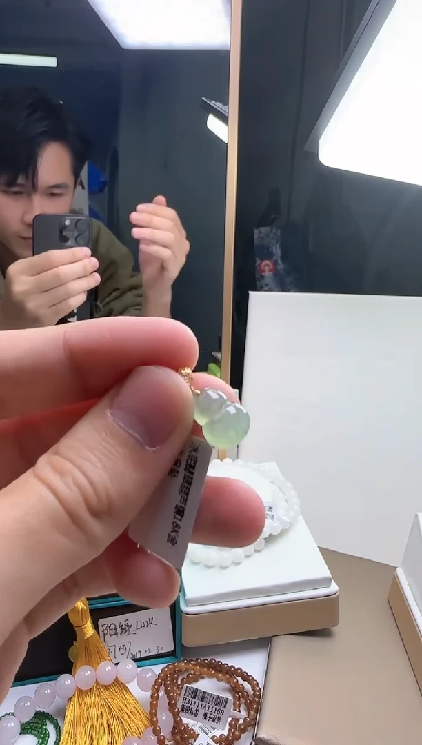 【闪购商品】翡翠吊坠(不含链)18K金镶嵌翡翠吊坠26