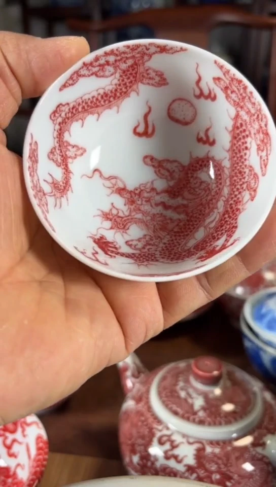 柴窑釉里红龙纹杯杯