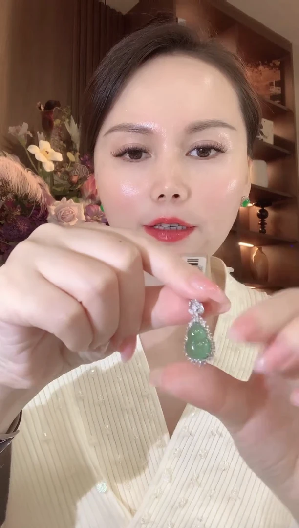 吊坠(不含链)18K金镶嵌翡翠C70