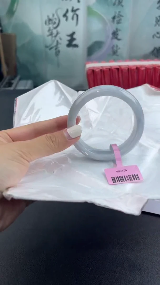 【闪购商品】翡翠手镯未镶嵌18翡翠手镯（微瑕）