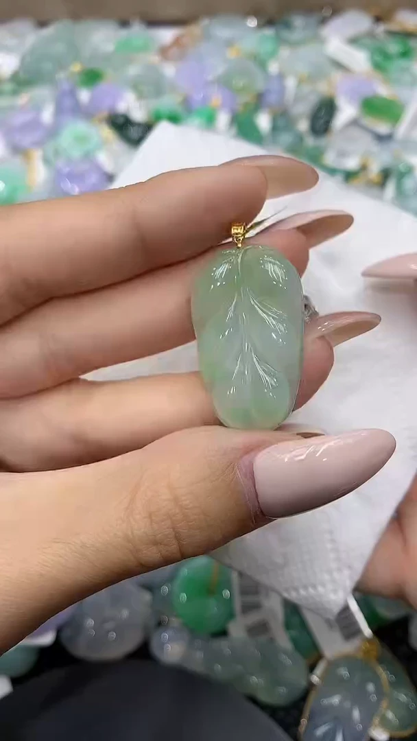 颈饰18K金镶嵌翡翠111111111111