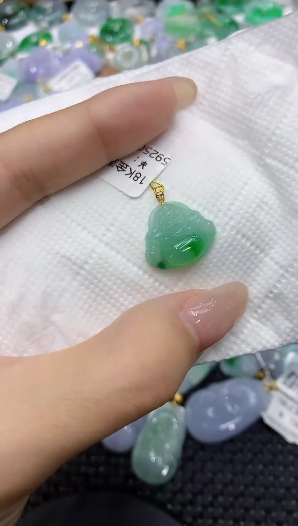 翡翠18K金镶嵌颈饰111111111111
