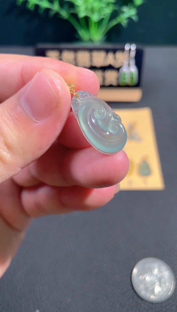 颈饰18K金镶嵌翡翠翡翠