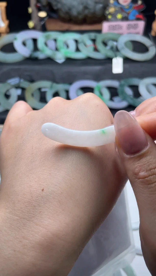 颈饰未镶嵌翡翠玉衡