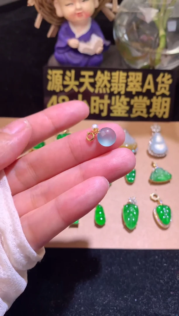 翡翠18K金镶嵌颈饰翡翠