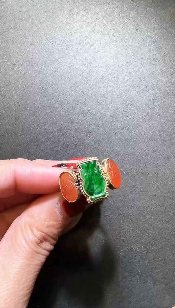 【闪购商品】翡翠戒指银S925镶嵌翡翠花瓶戒指