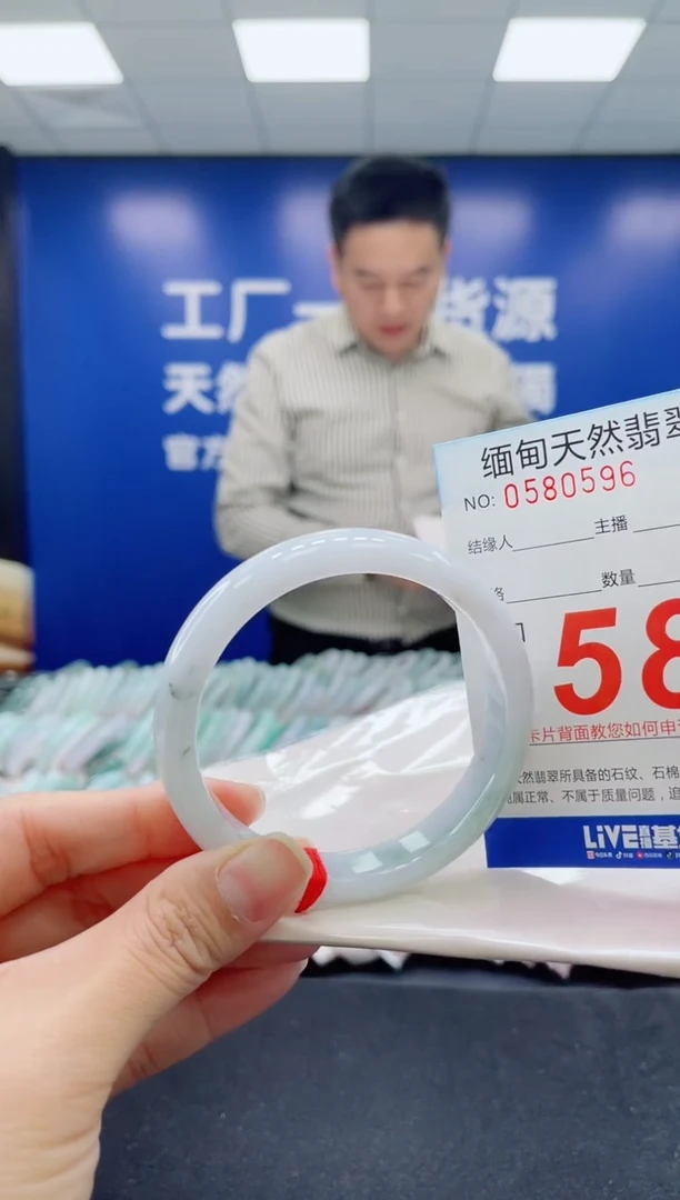 未镶嵌手镯翡翠天然翡翠手镯