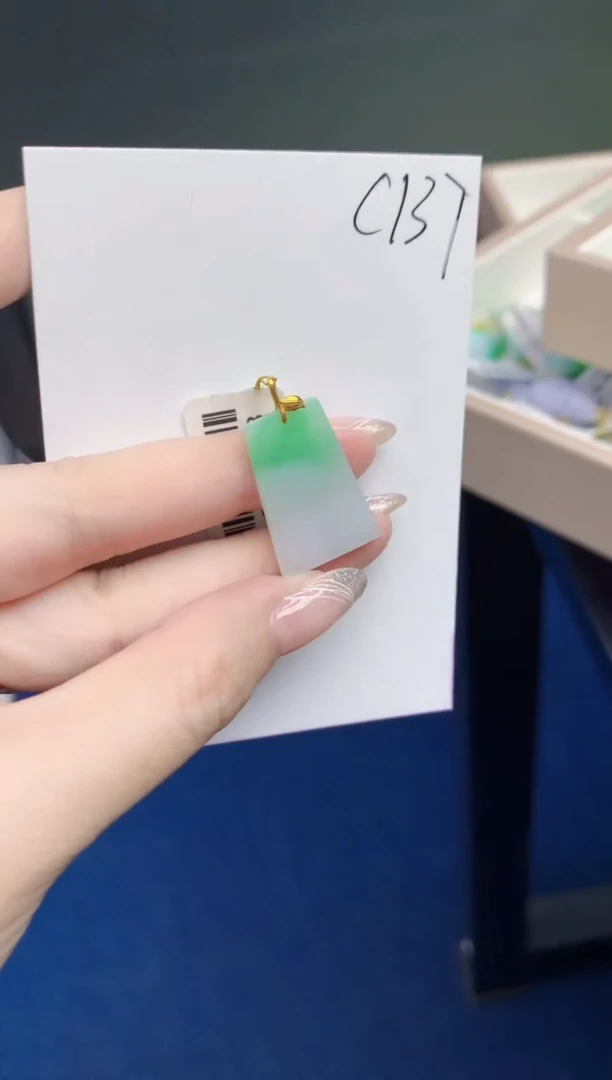 翡翠未镶嵌颈饰天然缅甸A货翡翠