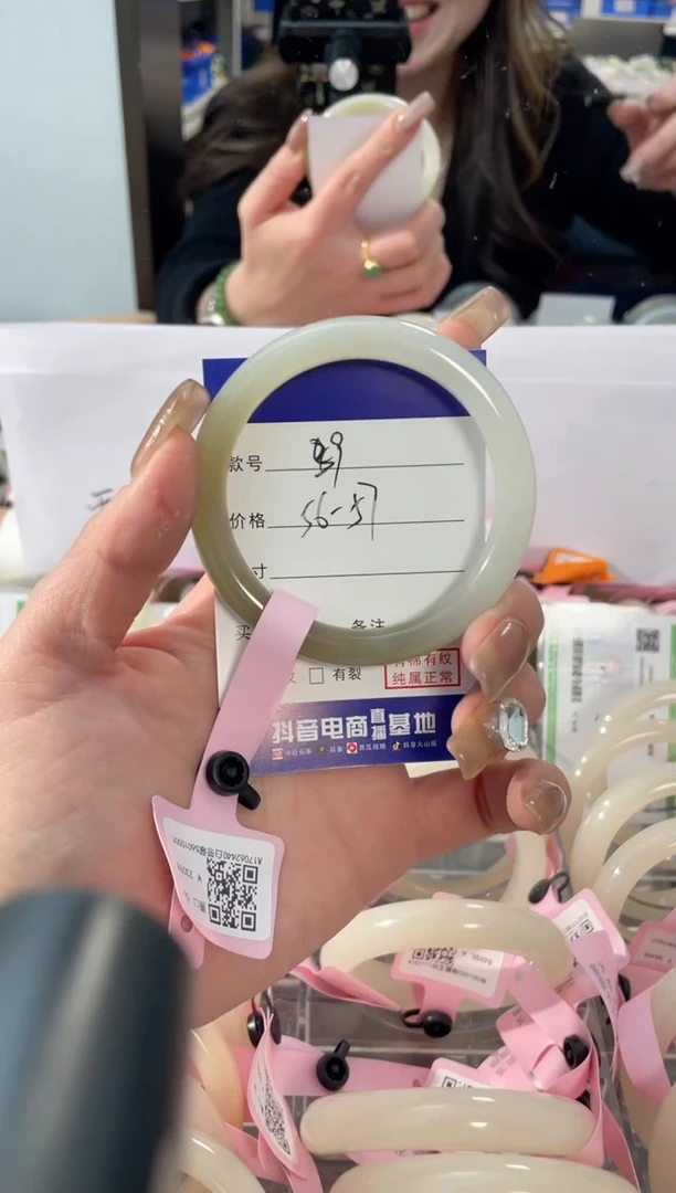 【闪购商品】和田玉手镯未镶嵌39