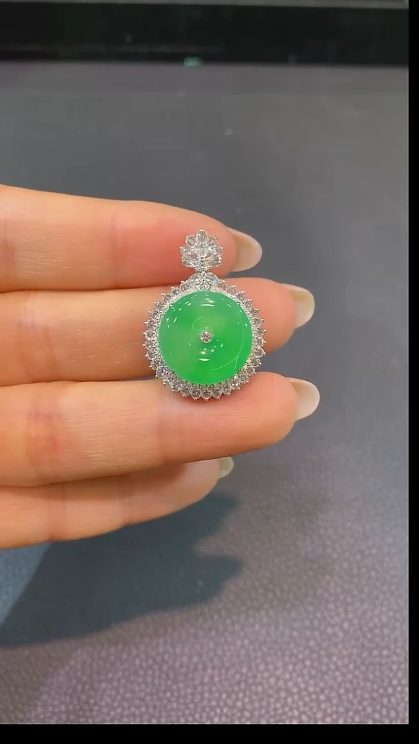 吊坠(不含链)18K金镶嵌翡翠吊坠