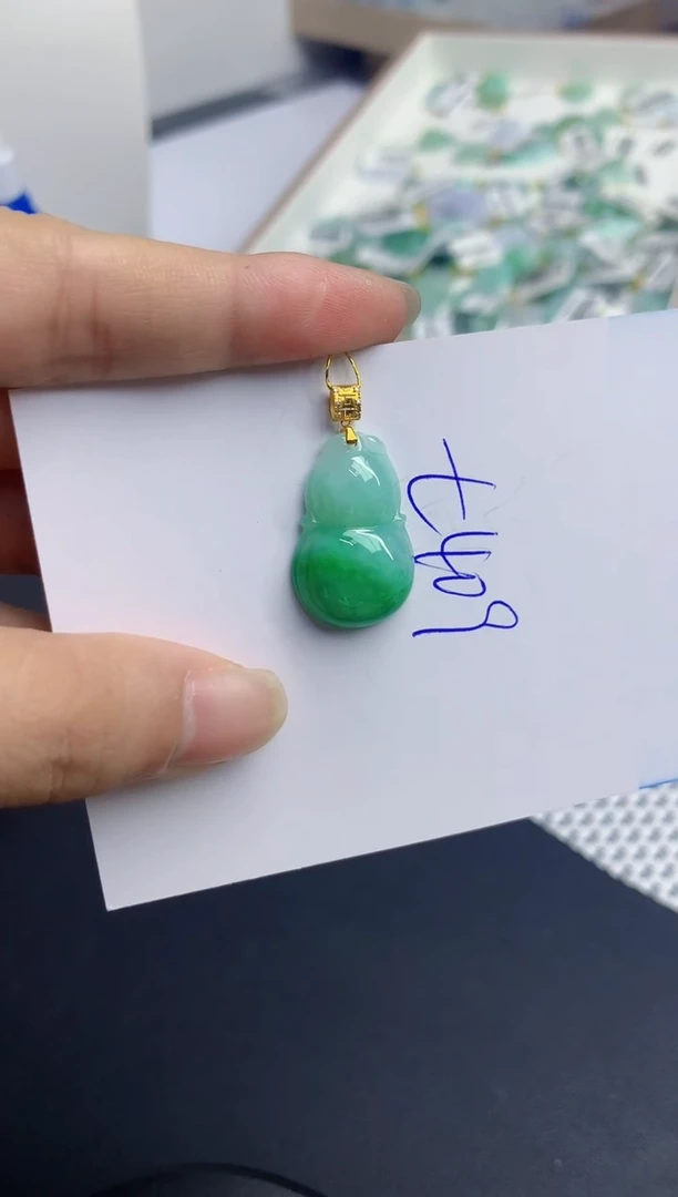 翡翠18K金镶嵌颈饰0000000000