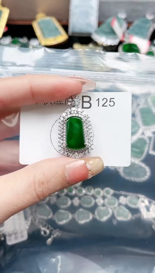 【闪购商品】翡翠颈饰未镶嵌125赠皮绳