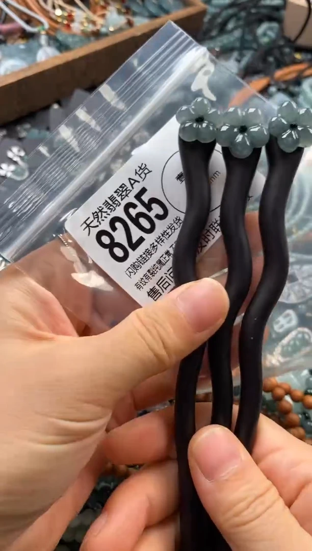翡翠未镶嵌颈饰多样性发其一8265