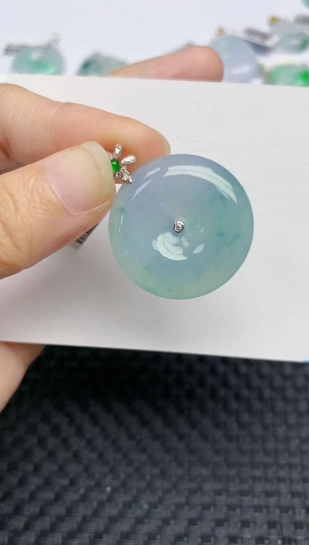 翡翠18K金镶嵌颈饰天然A货翡翠