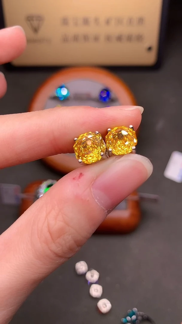 银S925镶嵌耳饰黄晶....
