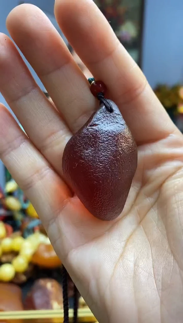 未镶嵌颈饰琥珀吊坠