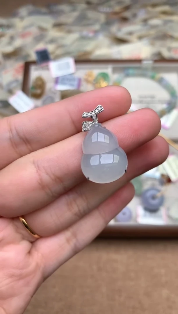 18K金镶嵌挂件翡翠1