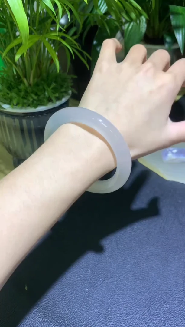手镯玛瑙/玉髓未镶嵌白冰圆条