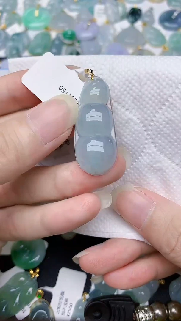 颈饰18K金镶嵌翡翠天然A货翡翠